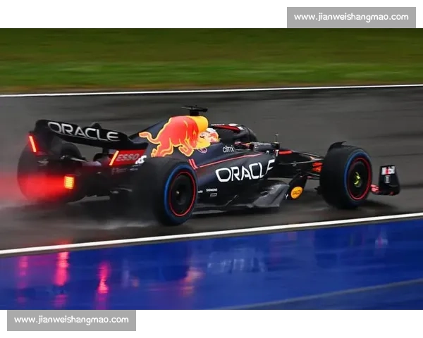 极速赛道争锋，F1大奖赛全球赛车激情盛宴全纪录
